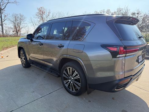 Used 2025 Lexus LX 600 4WD w/ Appearance Package image 6