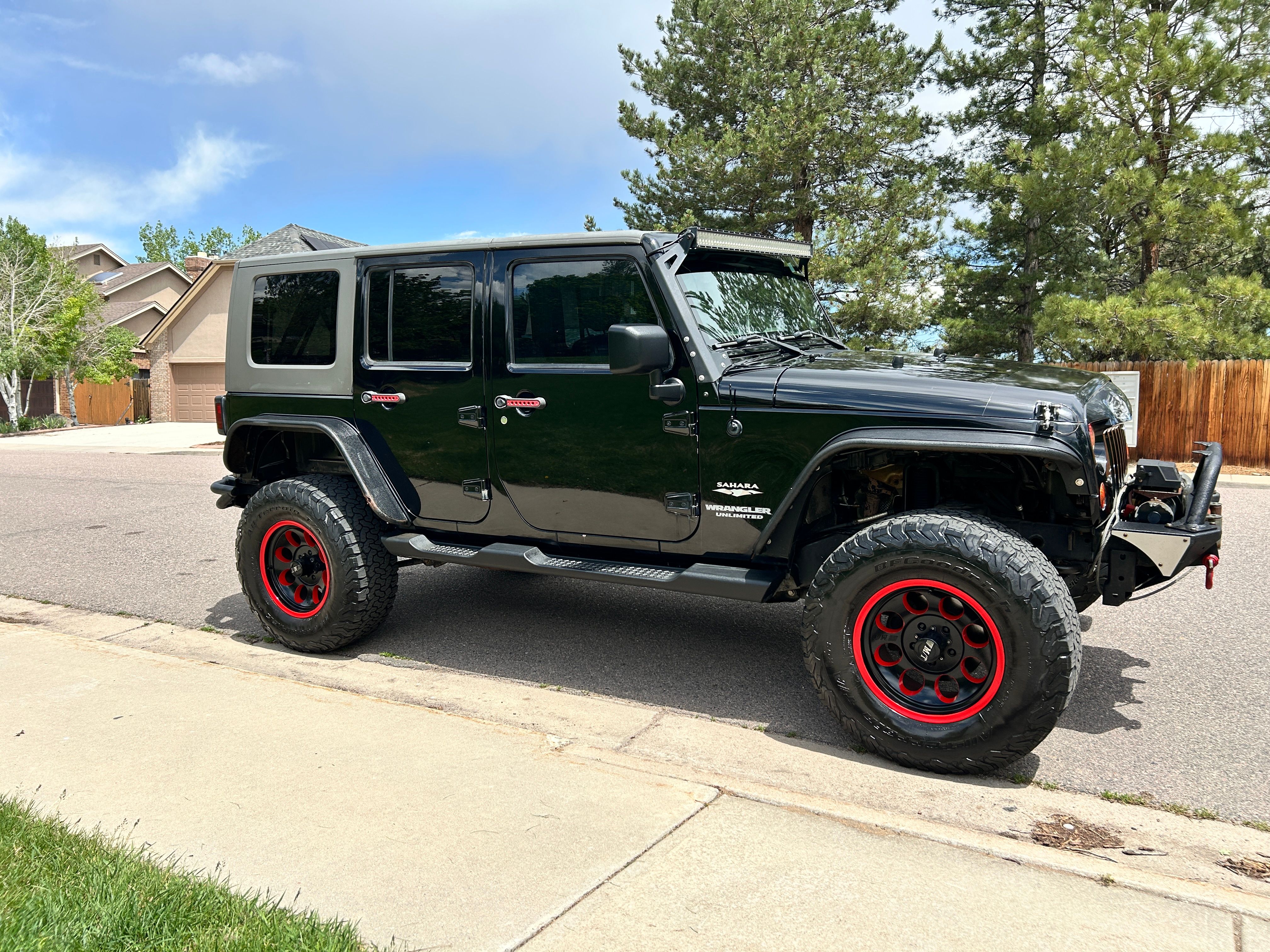Used 2010 Jeep Wrangler Unlimited Sahara AWD/4WD image 2