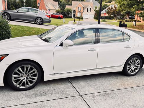 Used 2013 Lexus LS 460 L w/ Preferred Accessory Package RWD image 21