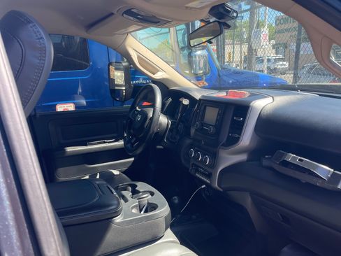 Used 2020 RAM 3500 Tradesman w/ Chrome Appearance Group AWD/4WD image 5