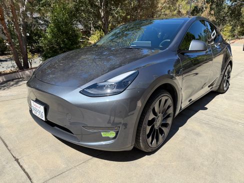 Used 2023 Tesla Model Y Performance AWD/4WD image 8