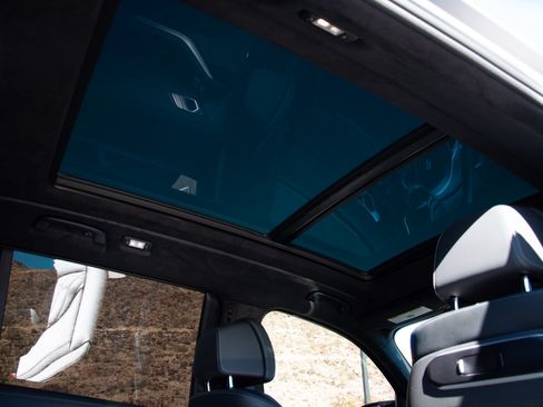 Used 2025 BMW X7 M60i w/ M Sport Professional Package image 21