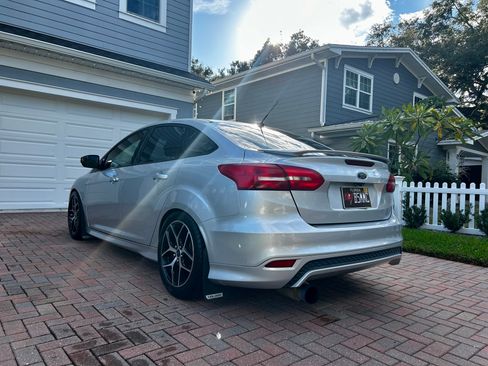 Used 2015 Ford Focus SE w/ SE Sport Package image 5