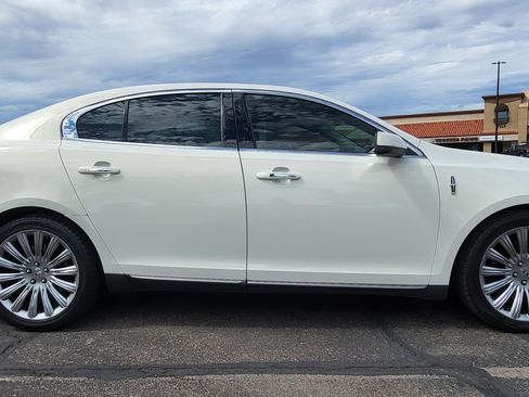 Used 2013 Lincoln MKS AWD image 23