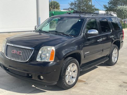 Used 2012 GMC Yukon SLT w/ SLT Chrome Package image 5