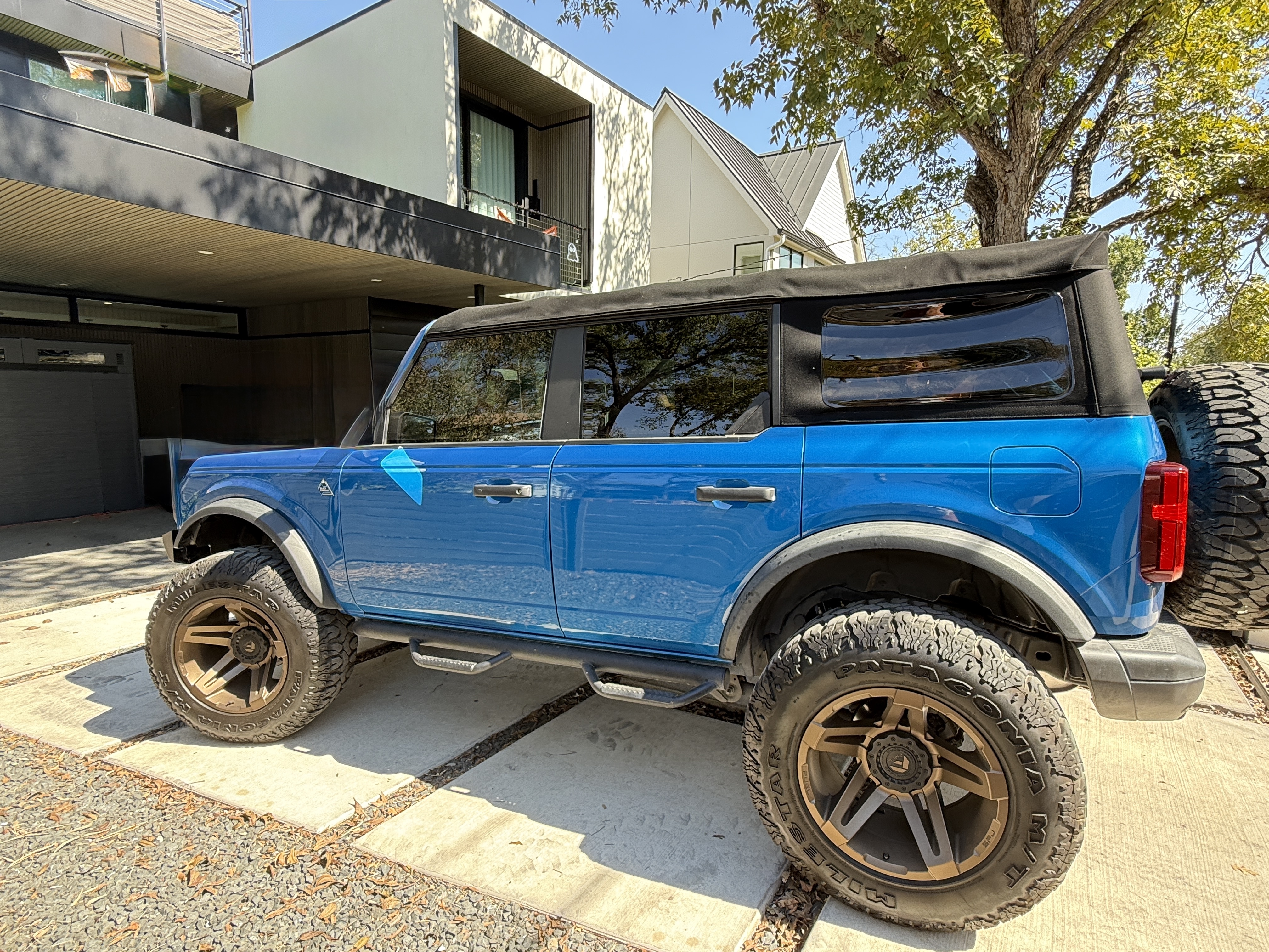 Used 2021 Ford Bronco Black Diamond AWD/4WD image 2