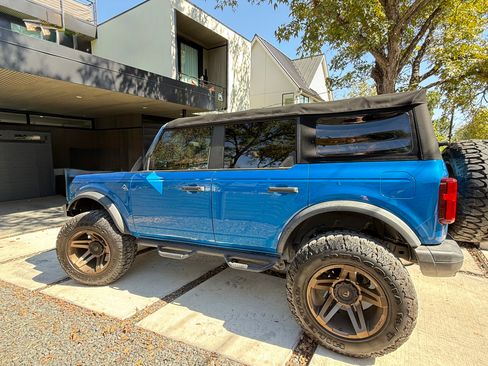 Used 2021 Ford Bronco Black Diamond AWD/4WD image 2