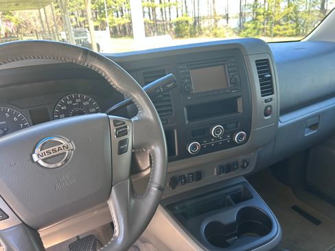 Used 2012 Nissan NV 3500 SL w/ Technology Pkg image 9