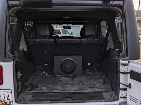 Used 2018 Jeep Wrangler Unlimited Sahara image 10