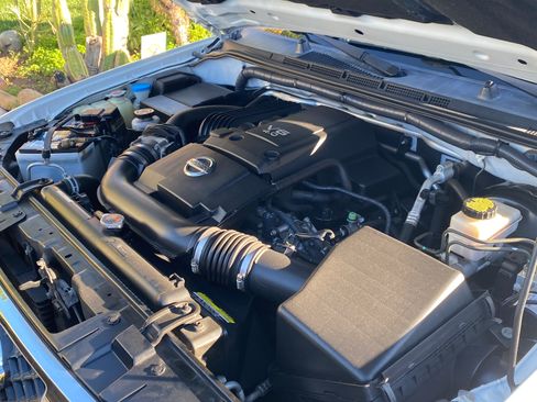 Used 2015 Nissan Frontier SV image 7