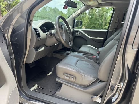 Used 2019 Nissan Frontier SL RWD image 5