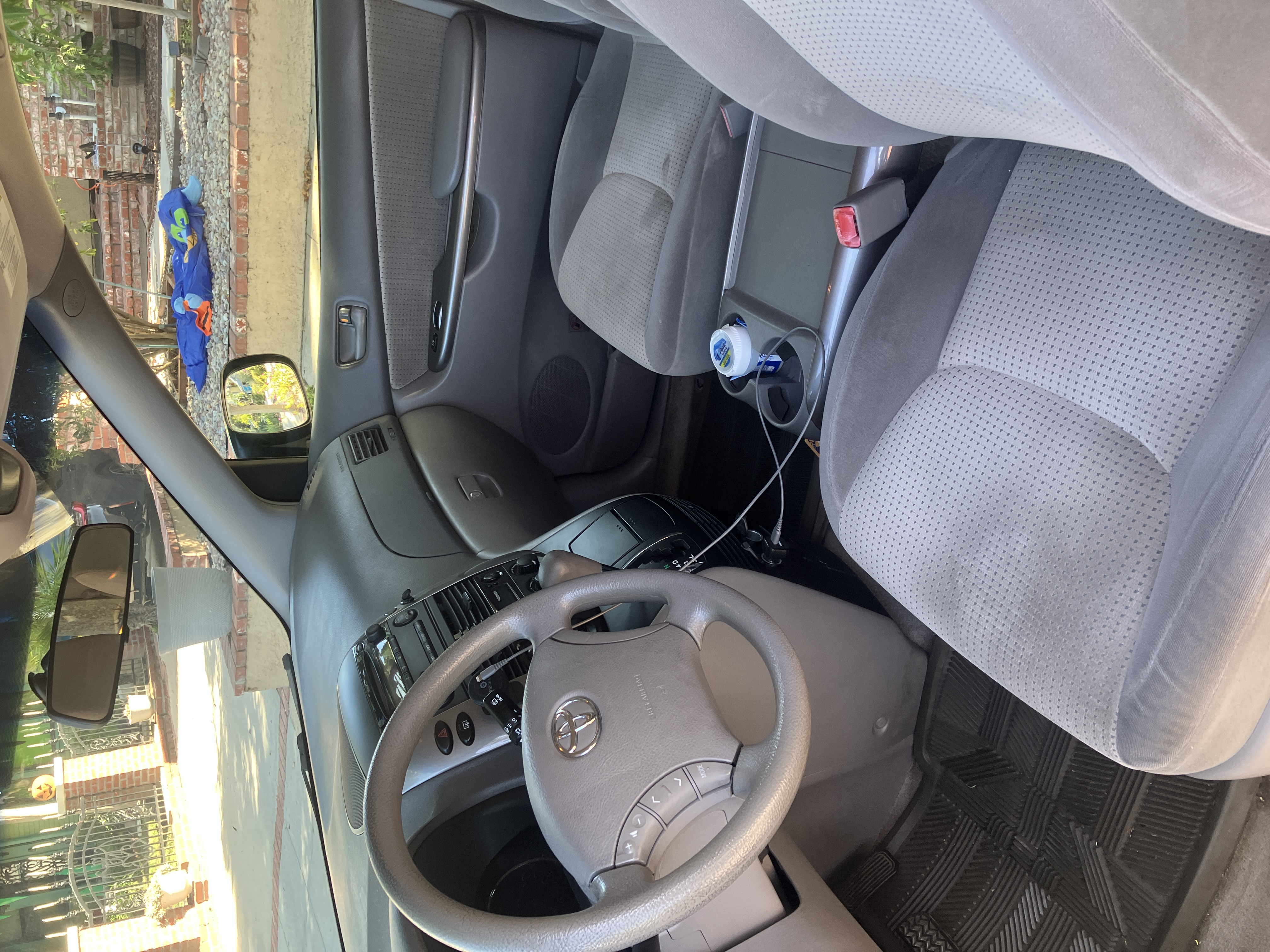 Used 2010 Toyota Sienna LE FWD image 5