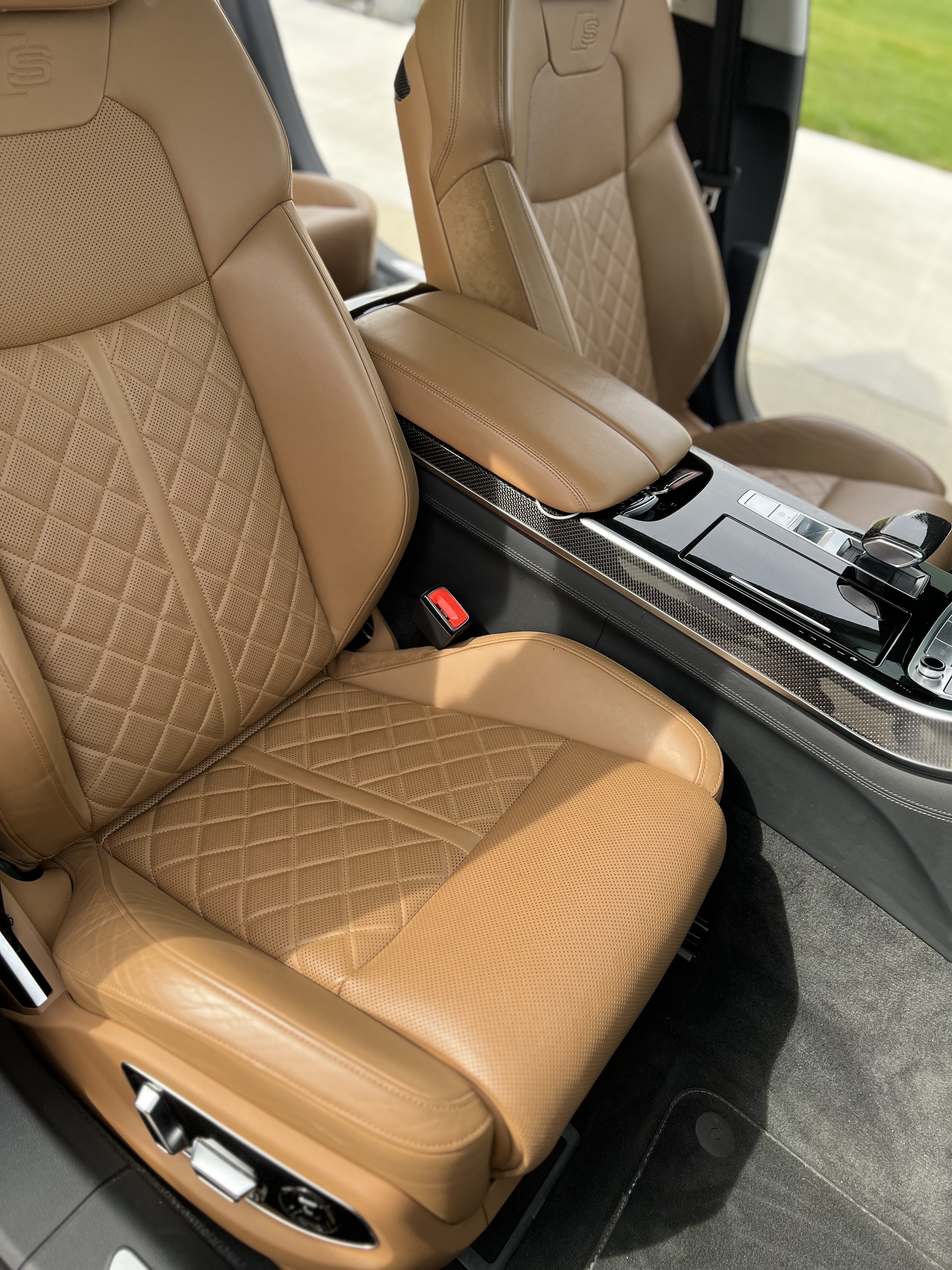 Used 2020 Audi S8 L w/ S8 Executive Package AWD/4WD image 21