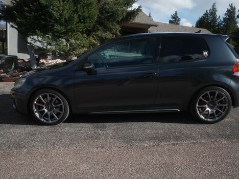 Used 2011 Volkswagen Golf 2-Door image 10