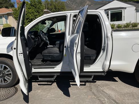 Used 2018 Toyota Tundra SR5 image 5