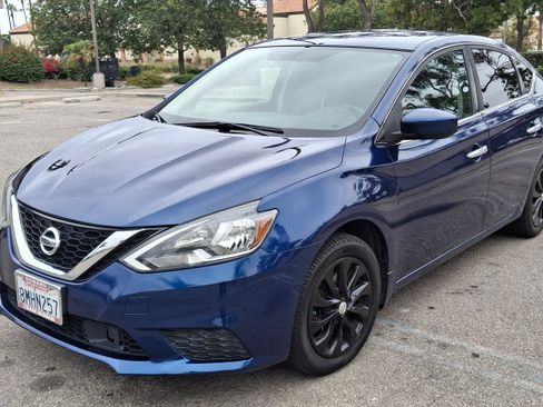 Used 2019 Nissan Sentra SV image 1