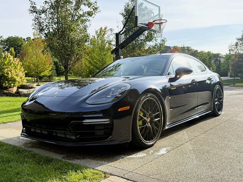 Used 2018 Porsche Panamera 4 image 1