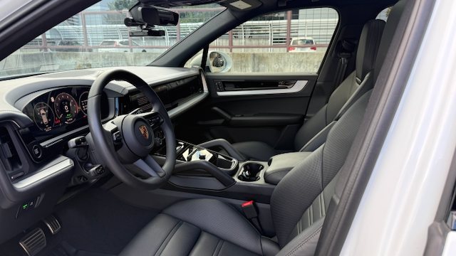 Used 2025 Porsche Cayenne S AWD/4WD image 14