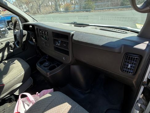 Used 2008 GMC Savana 2500 image 21