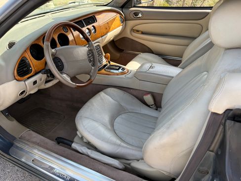 Used 2001 Jaguar XK8 Convertible image 13