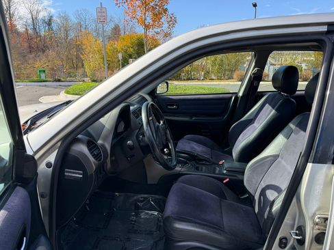 Used 2001 Lexus IS 300 RWD image 10