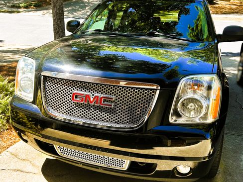 Used 2009 GMC Yukon XL Denali image 5
