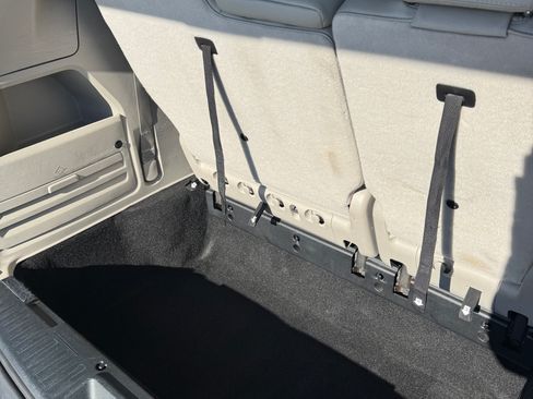 Used 2014 Chrysler Town & Country Touring w/ Driver Convenience Group image 12