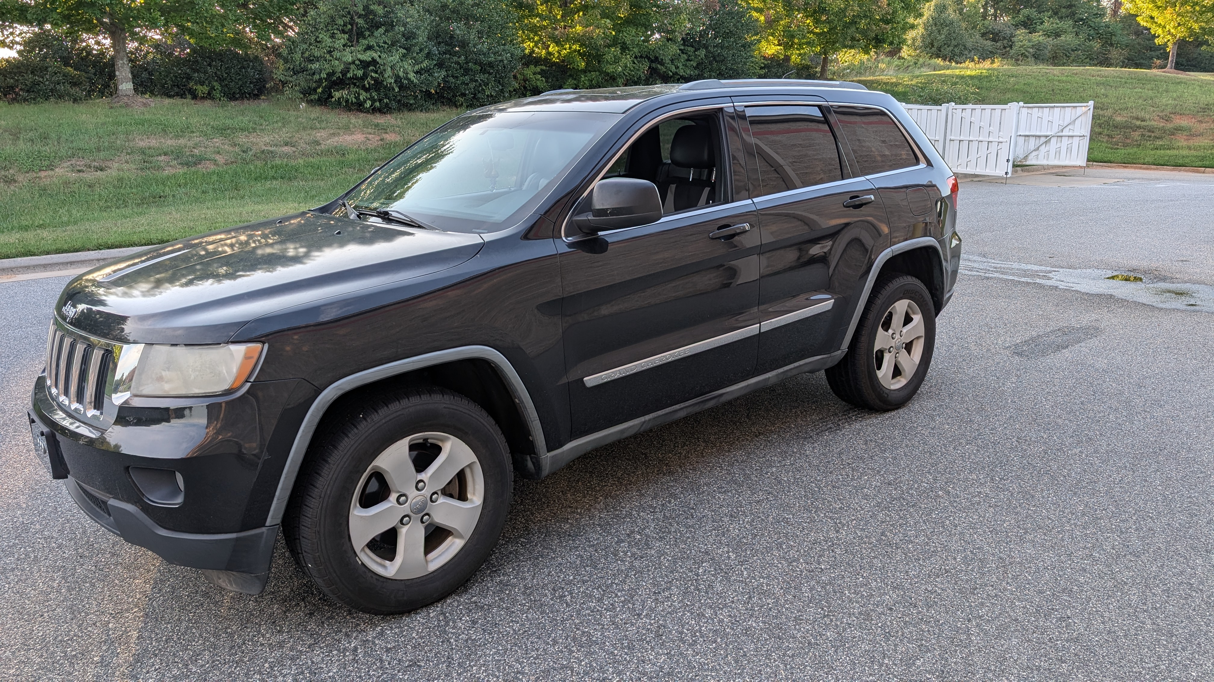 Used 2012 Jeep Grand Cherokee Laredo AWD/4WD image 1