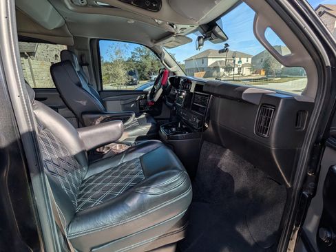 Used 2021 Chevrolet Express 2500 image 6