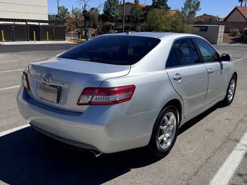 Used 2010 Toyota Camry image 9