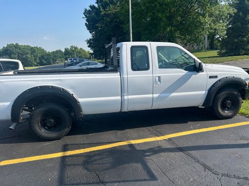 Used 2003 Ford F250 XL RWD image 1