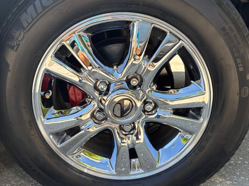 Used 2001 Lexus LX 470 470 Sport Utility 4D image 31