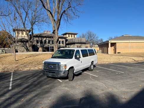 Used 2013 Ford E-350 and Econoline 350 XLT image 1