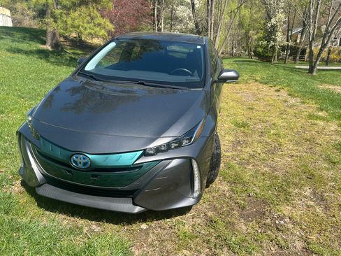 Used 2017 Toyota Prius Prime Premium image 5