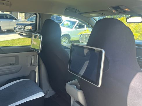 Used 2020 Kia Sedona EX image 5