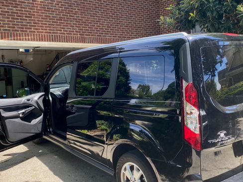 Used 2018 Ford Transit Connect XLT FWD image 2