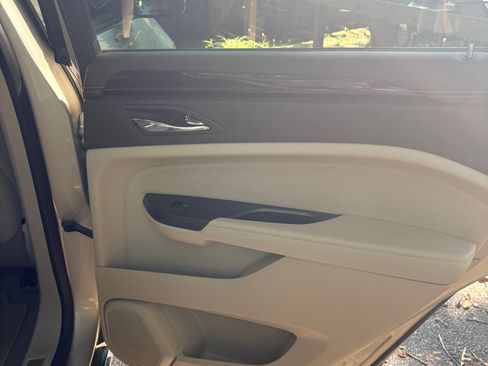 Used 2013 Cadillac SRX Luxury w/ Driver Awareness Package FWD image 24
