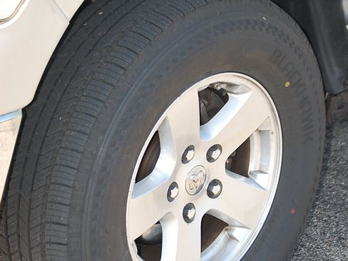 Used 2009 Dodge Ram 1500 Truck SLT w/ Remote Start & Security Group image 8