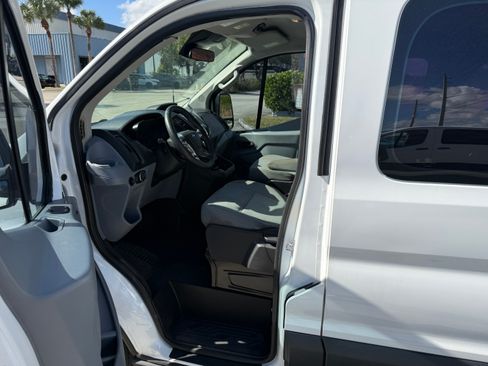 Used 2019 Ford Transit 350 XLT image 12