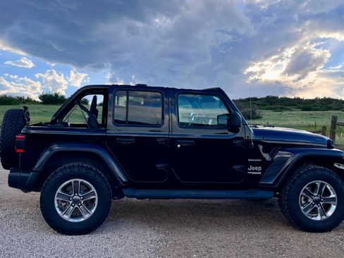 Used 2021 Jeep Wrangler Unlimited Sahara AWD/4WD image 18
