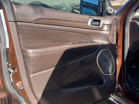 Used 2014 Jeep Grand Cherokee Summit image 11