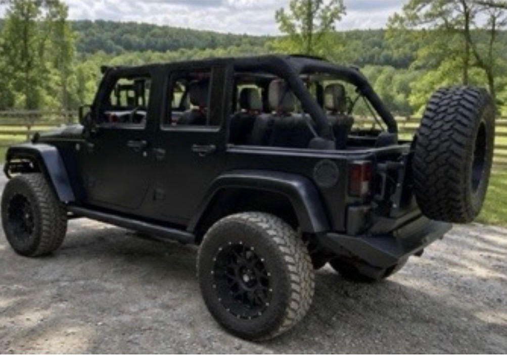 Used 2016 Jeep Wrangler Unlimited Sahara w/ Connectivity Group AWD/4WD image 6