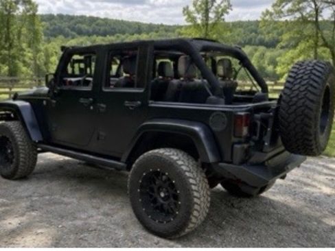 Used 2016 Jeep Wrangler Unlimited Sahara w/ Connectivity Group AWD/4WD image 6