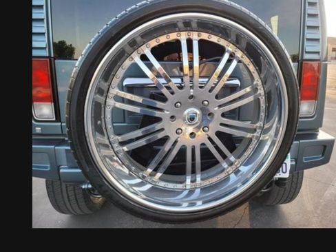 Used 2005 HUMMER H2 w/ Preferred Equipment Group image 6