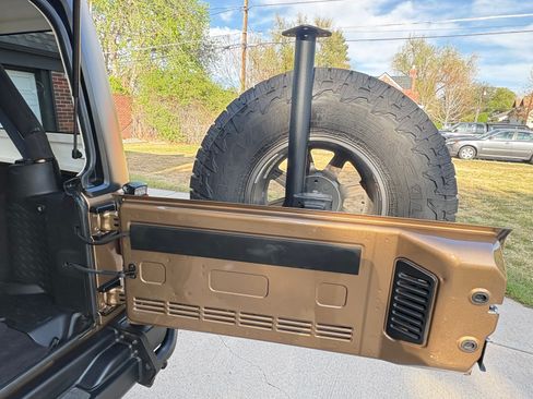 Used 2015 Jeep Wrangler Unlimited Rubicon image 29