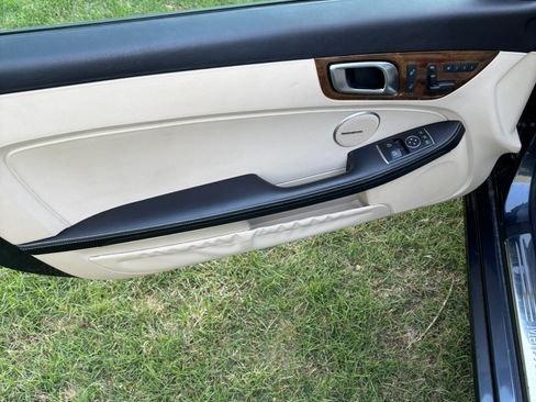 Used 2015 Mercedes-Benz SLK 250 image 11