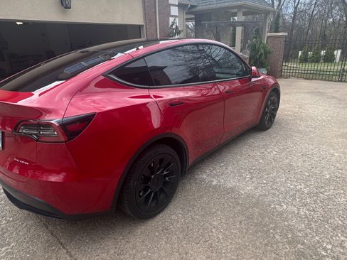 Used 2021 Tesla Model Y Long Range image 14