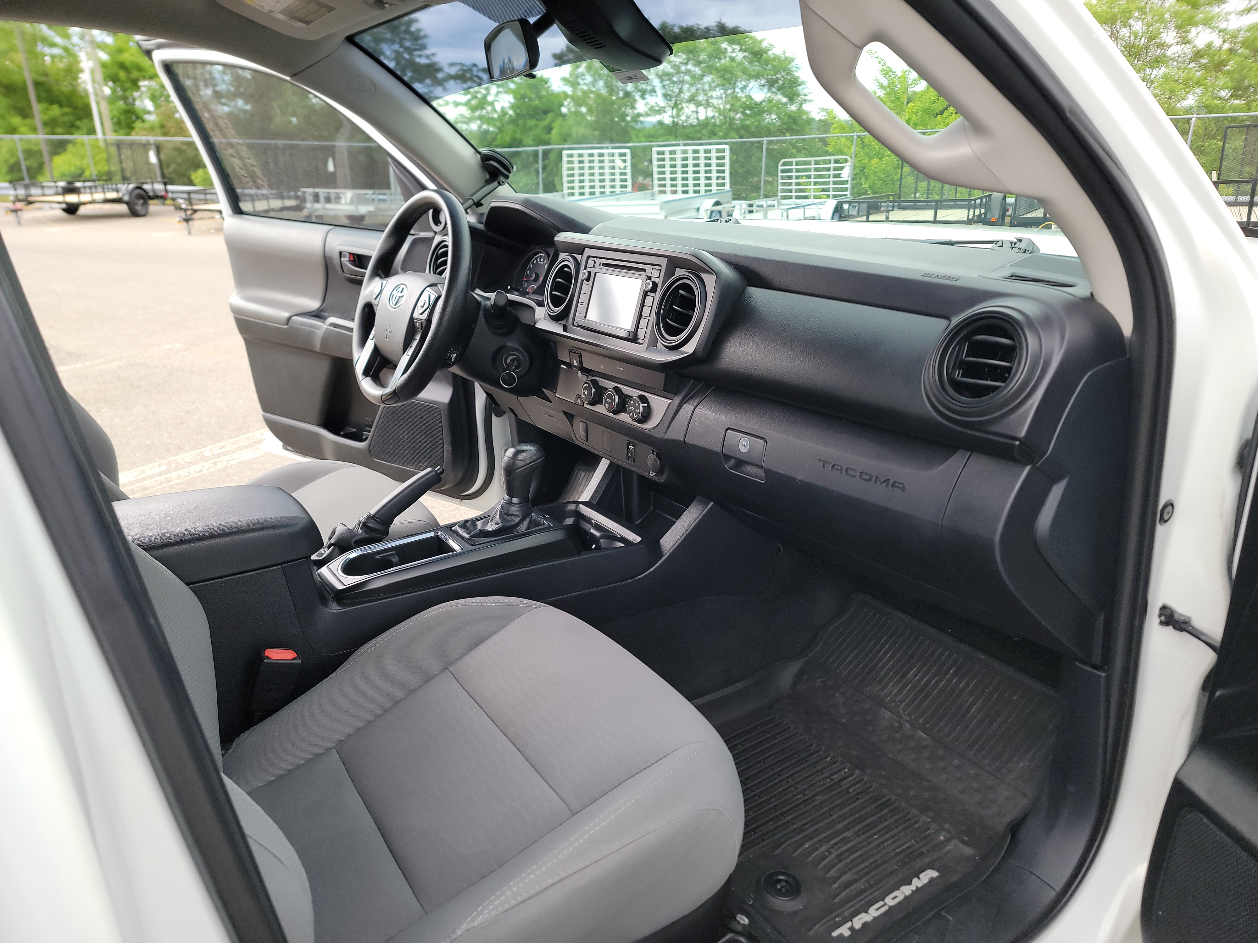 Used 2019 Toyota Tacoma SR w/ SR Convenience Package RWD image 10