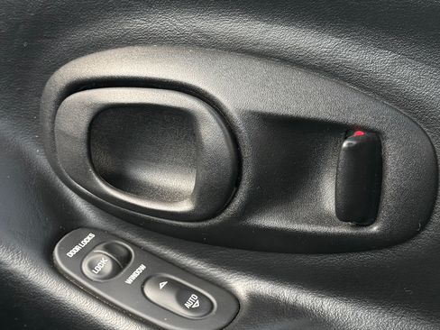 Used 2003 Chevrolet Corvette Z06 w/ Memory Package, 3 Drivers image 10