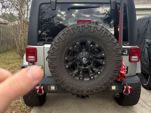 Used 2016 Jeep Wrangler Unlimited Sahara w/ Connectivity Group image 13